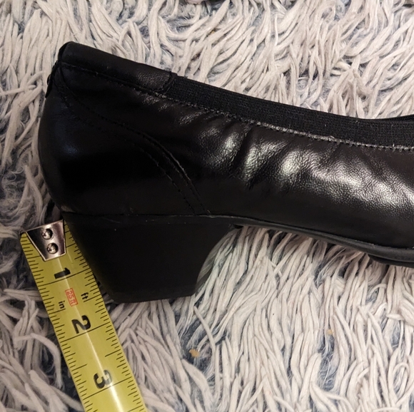 Aravon (by New Balance) Patsy Leather Dress Slip On Pumps in Black, Size 9 - Picture 10 of 12